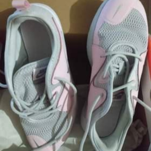 Nike size 4 new in box - Picture 2 of 4